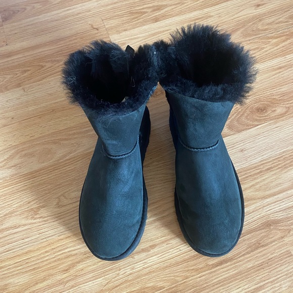 EUC Bailey Bow tie Uggs - Size 8 - Picture 2 of 9
